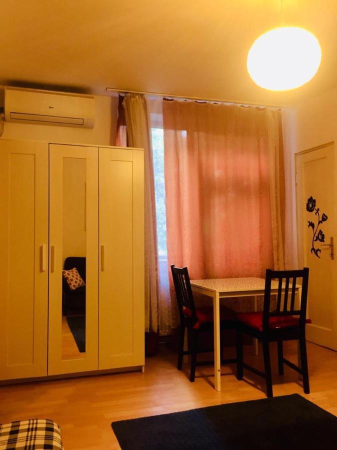 Central Charming Apartments Bucureşti Ngoại thất bức ảnh