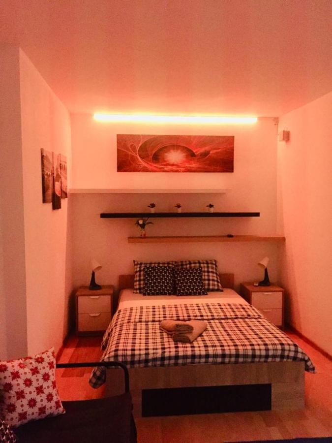 Central Charming Apartments Bucureşti Ngoại thất bức ảnh